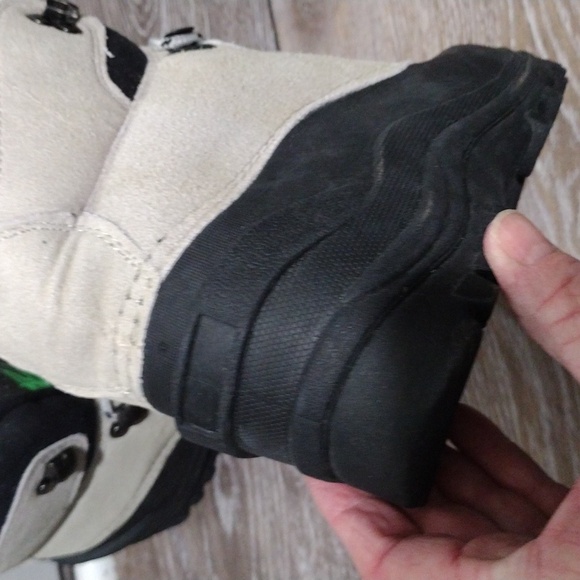 Itasca taupe suede and rubber winter boots. NWOT. Size 7 - Picture 4 of 10